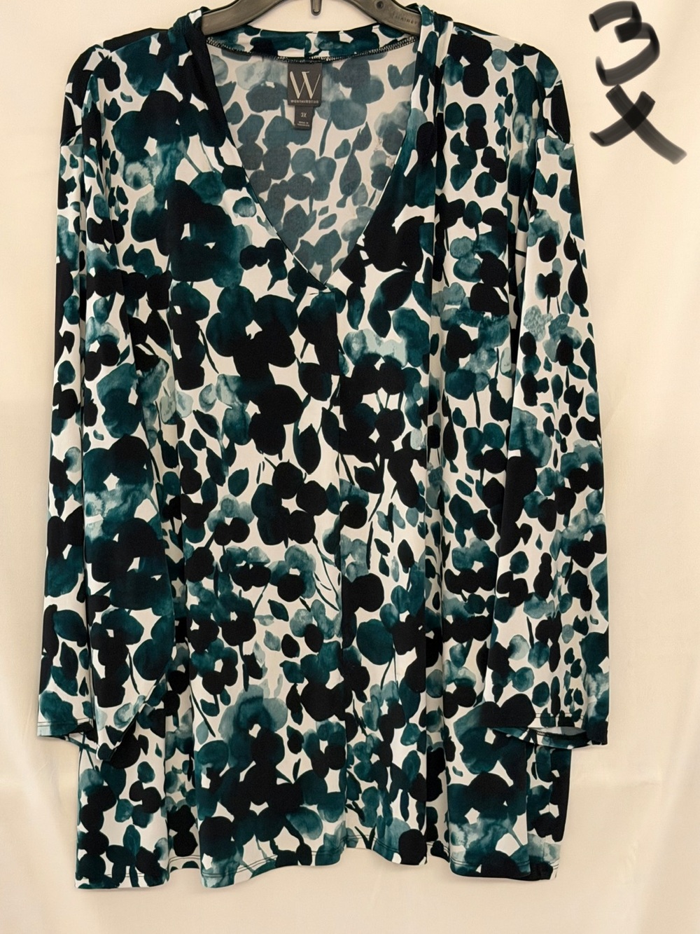Worthington Teal, Black & White Floral V-Neck Long Sleeve Top
